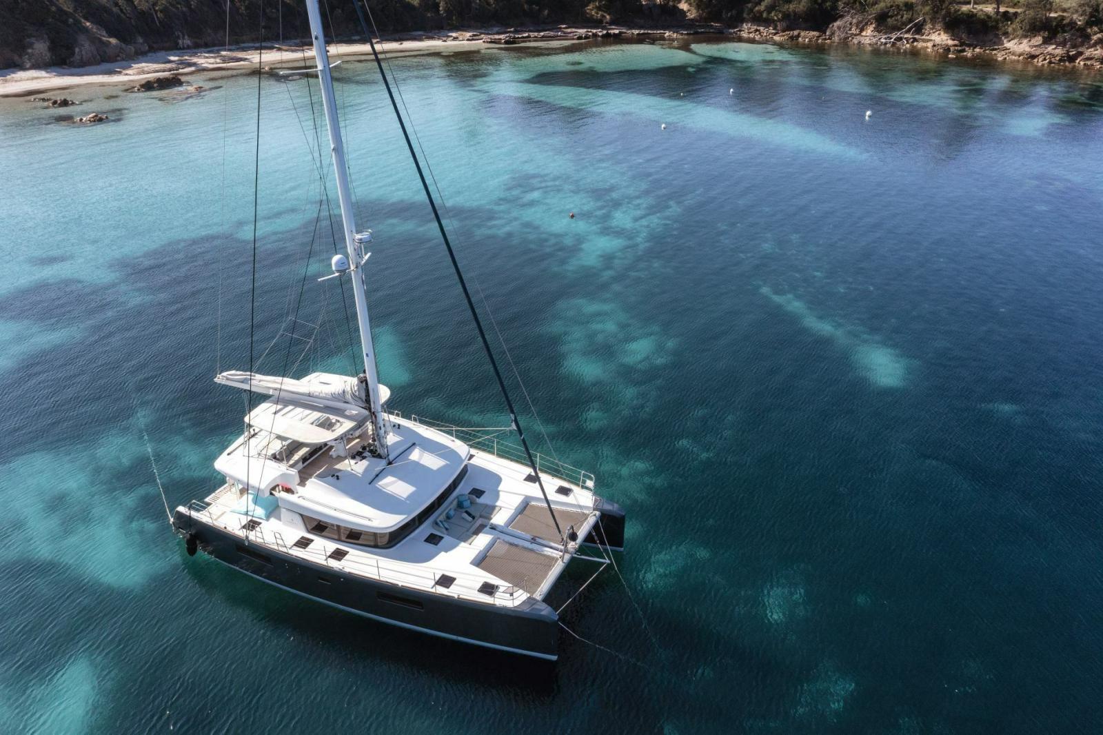 Lagoon 52