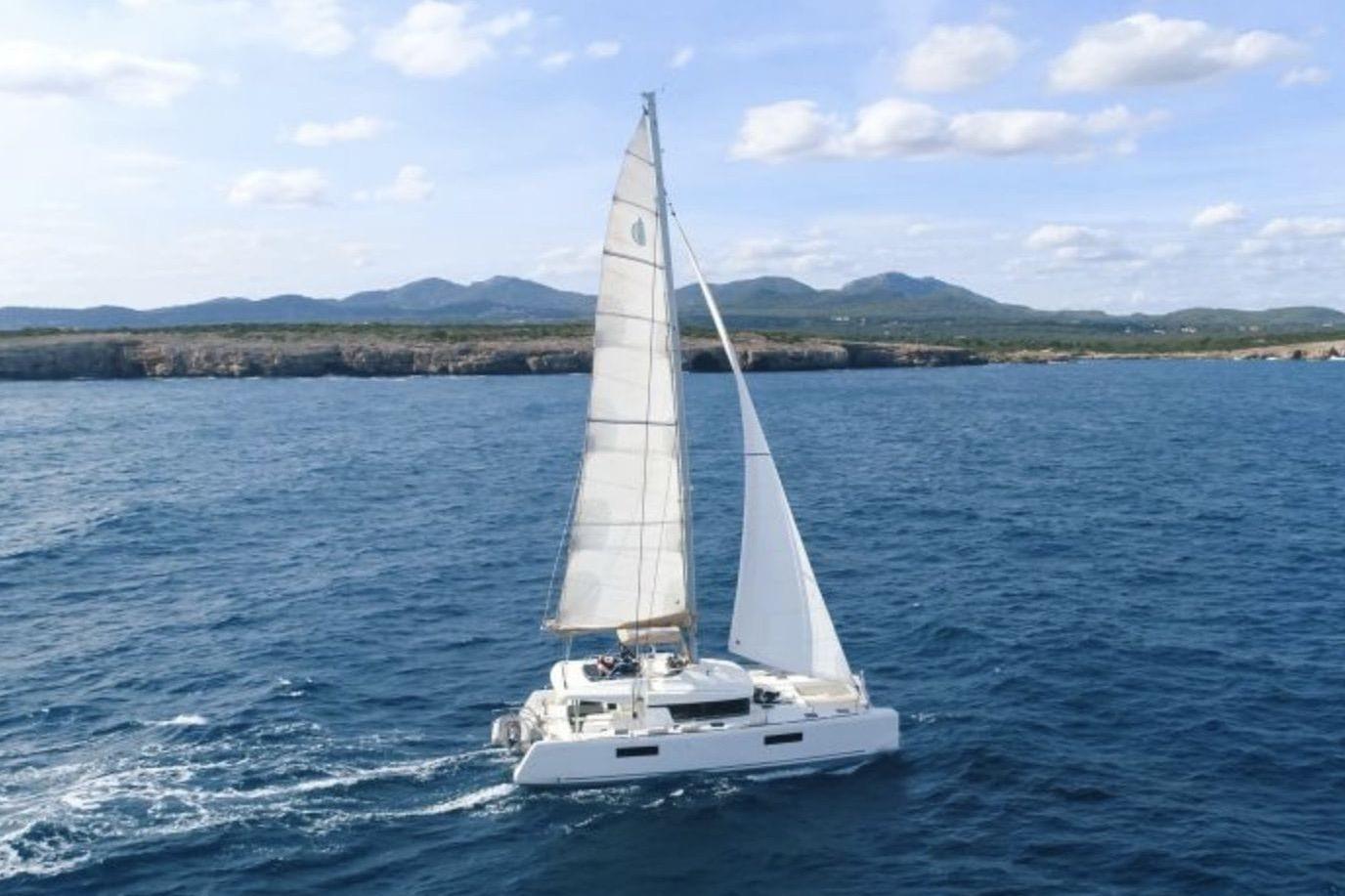 Lagoon 52